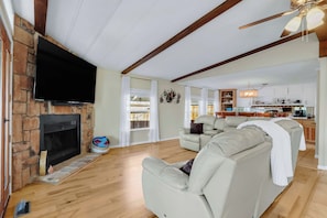 Curl up in the breezy living room & stream your favorites on the smart TV - Lakefront Daze – Stay for 6 w/ Pool Table & Outdoor Oasis (New Braunfels)