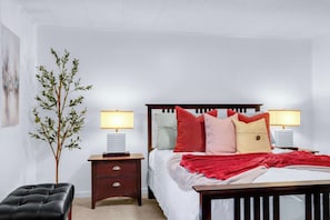 The first bedroom retreat features a queen bed, ensuite & smart TV - Lakefront Daze – Stay for 6 w/ Pool Table & Outdoor Oasis (New Braunfels)
