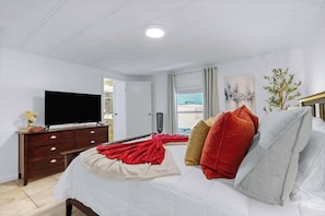 The first bedroom retreat features a queen bed, ensuite & smart TV - Lakefront Daze – Stay for 6 w/ Pool Table & Outdoor Oasis (New Braunfels)