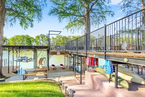 This exceptional home offers everything needed for an unforgettable getaway - Lakefront Daze – Stay for 6 w/ Pool Table & Outdoor Oasis (New Braunfels)