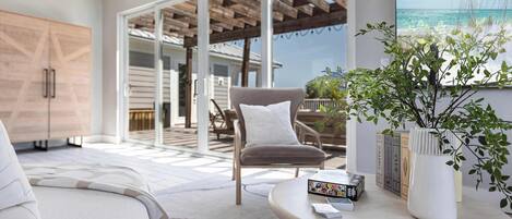 5 Schlafzimmer, Schreibtisch, Bügeleisen/Bügelbrett, Reisekinderbett