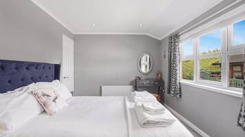 Cabin, Golf View | 2 bedrooms, premium bedding, free WiFi, bed sheets