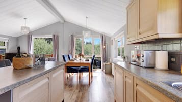 Cabin, Golf View | Private kitchen | Electric kettle