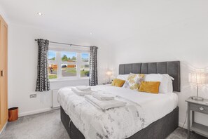 Cabin, Golf View | 2 bedrooms, premium bedding, free WiFi, bed sheets - Fairway View - North East Escapes (Swarland)