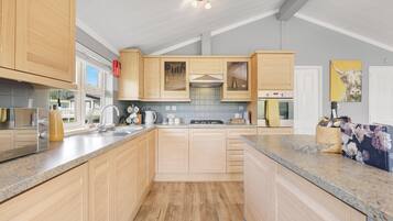 Cabin, Golf View | Private kitchen | Electric kettle