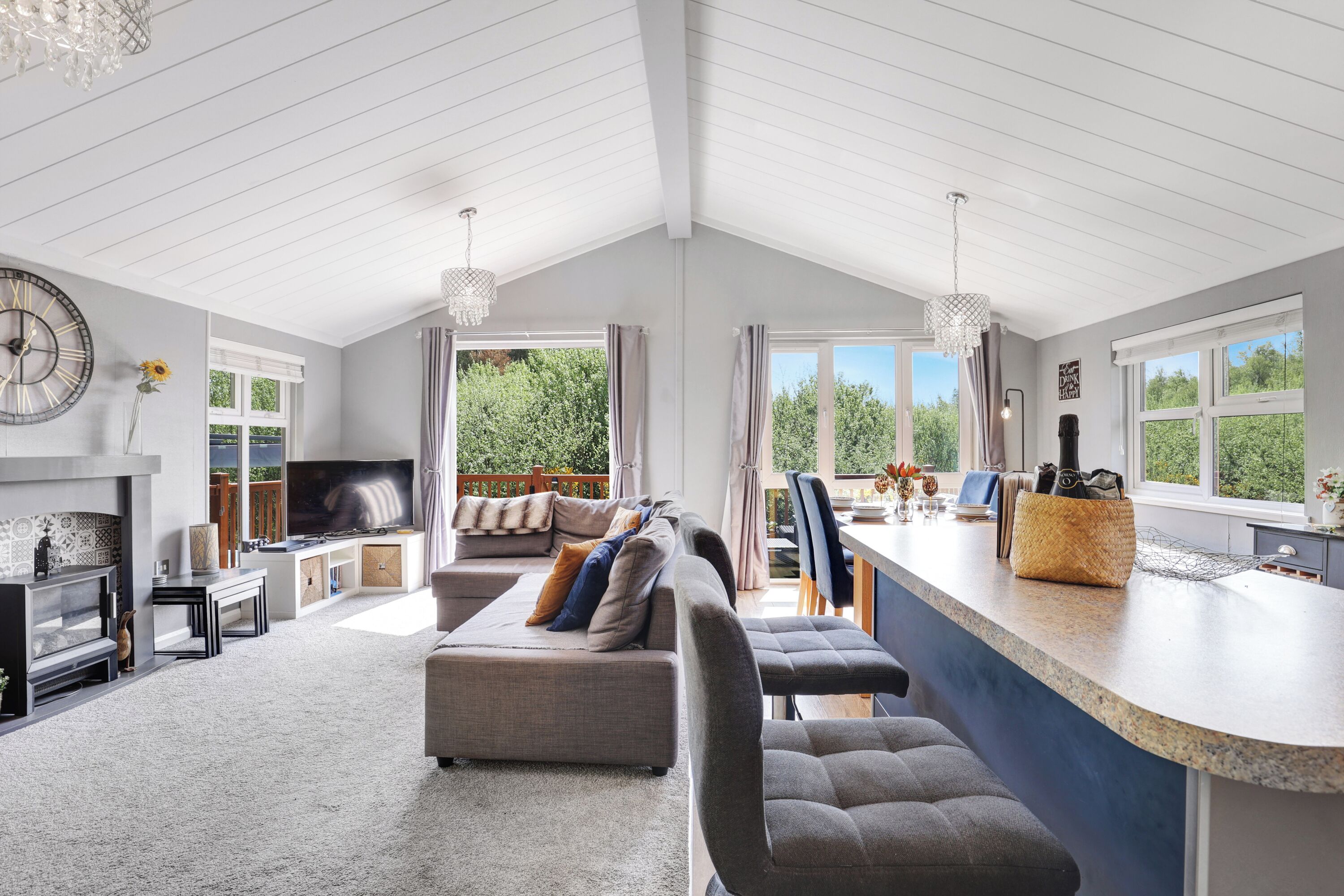 Cabin, Golf View | Living area | 30-inch TV with digital channels