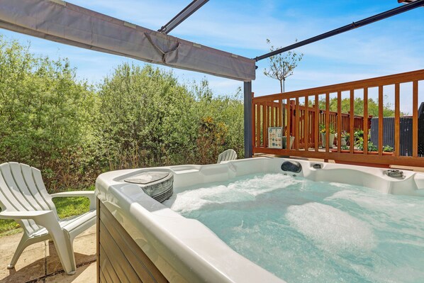 Cabin, Golf View | Private spa tub