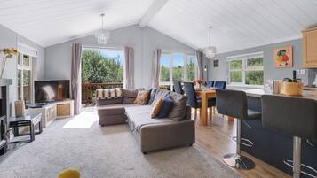 Cabin, Golf View | Living area | 30-inch TV with digital channels