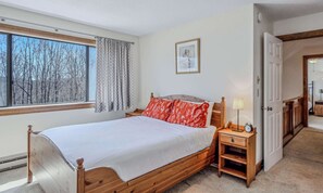 4 bedrooms, iron/ironing board, WiFi, bed sheets - Fireplace, Game Room, Corner Condo - Sugar Hill 3E (Quechee)