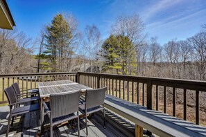 Outdoor dining - Fireplace, Game Room, Corner Condo - Sugar Hill 3E (Quechee)