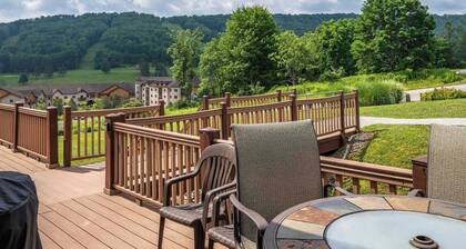 Updated townhome - Walk to Holiday Valley