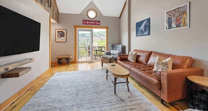 Updated townhome - Walk to Holiday Valley