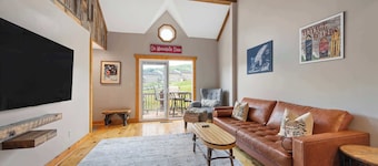 Updated townhome - Walk to Holiday Valley