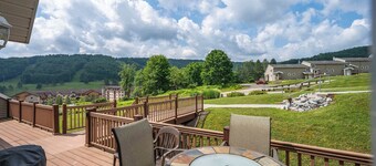 Updated townhome - Walk to Holiday Valley