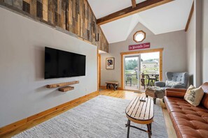 TV, peis, videospill og stereoanlegg