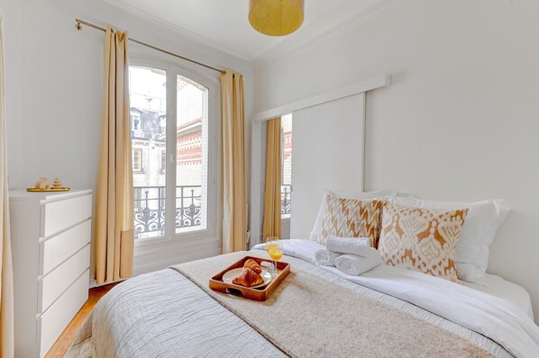 1 bedroom, iron/ironing board, cots/infant beds, free WiFi - Elegant 1BR Steps to Marais & Louvre (Paris)