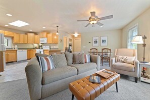 TV, fireplace, offices