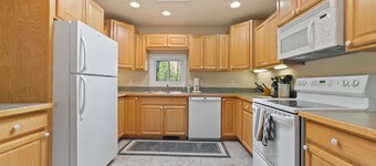 Bellaire Riverfront House: Kayak,Fish,Golf & Fall Colors!
