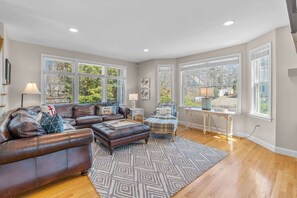 TV, fireplace, books - Summer by the Sea - Central to all beaches & ponds (Mashpee)