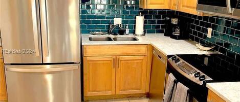 Fridge, microwave, oven, stovetop