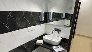 Basic Double or Twin Room | Bathroom - HOTEL TAJ COMFORT INN (Agra)