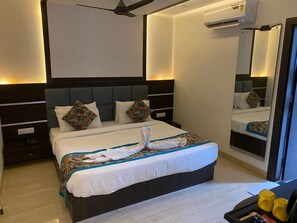 Basic Double or Twin Room | Bathroom - HOTEL TAJ COMFORT INN (Agra)
