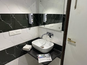 Basic Double or Twin Room | Bathroom