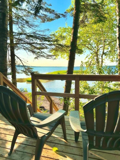 Cozy waterfront cabin in delightful Brimley with WiFi, AC, sand beach