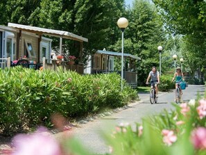 Property grounds - ZEcamping 4* animé 1km plage toboggans mobil-home clim 36m2 (Vias)