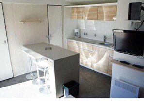 Fridge, microwave, stovetop