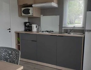 Fridge, microwave, stovetop