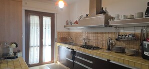 Mikrowelle, Ofen, Herdplatte, Geschirrspüler