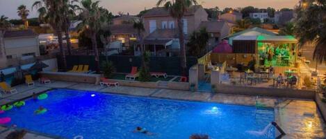 Lämmitetty uima-allas