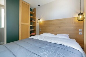 3 bedrooms, WiFi - Camping 4 étoiles - Piscine  - ccbbede (Agde)