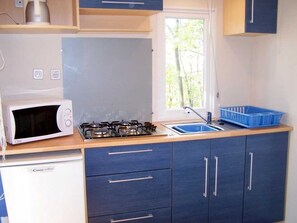 Kühlschrank, Mikrowelle, Herdplatte