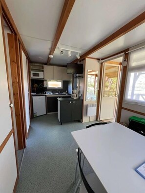 Fridge, microwave, stovetop