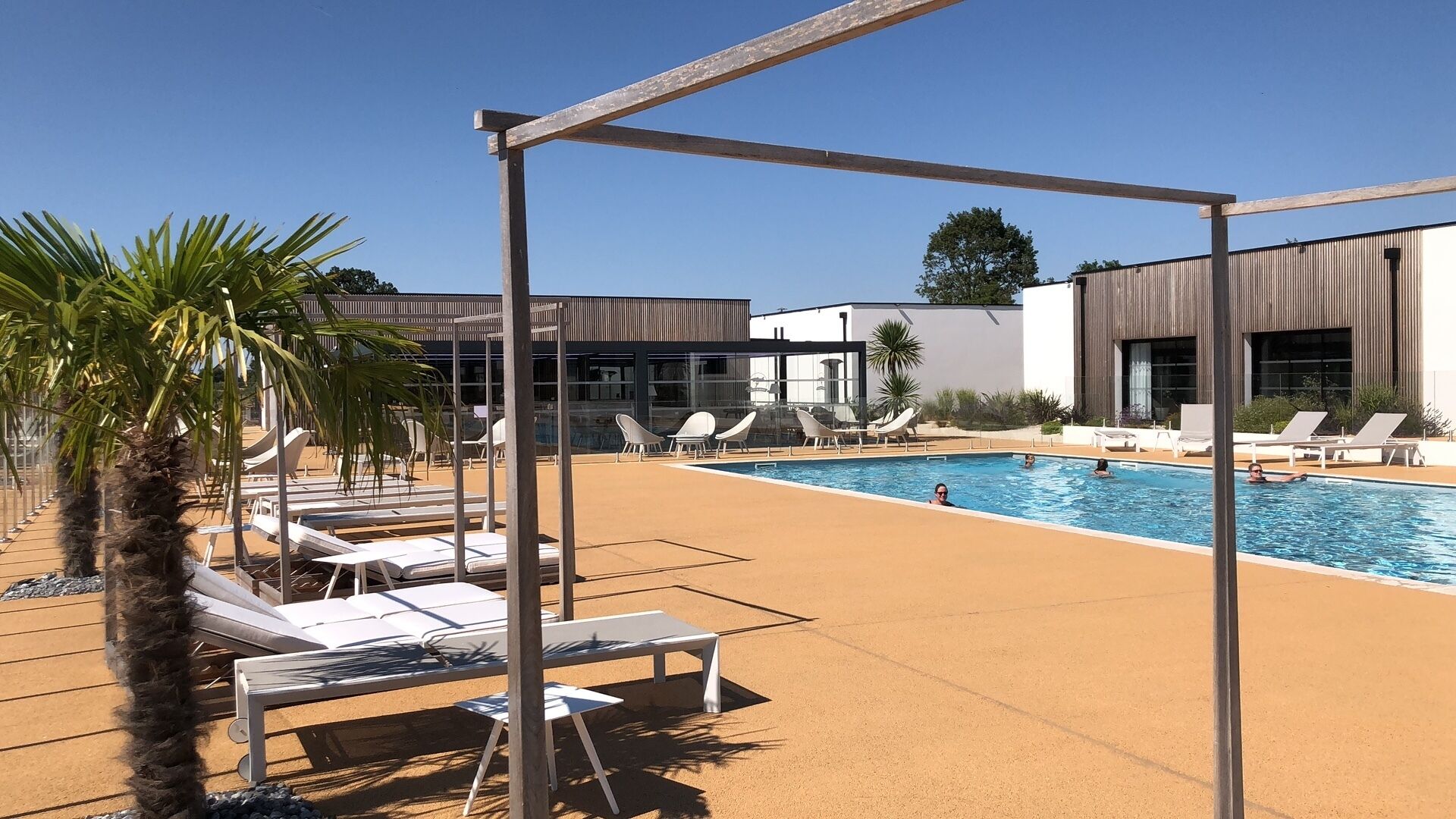 Piscine couverte, piscine extérieure