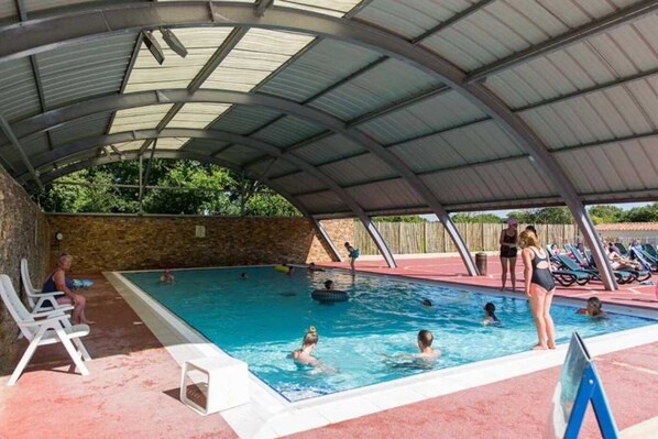 Inomhuspool och uppvärmd pool