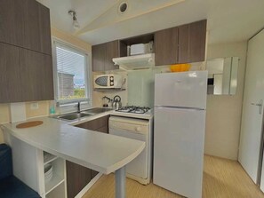 冷蔵庫、コンロ