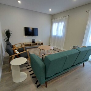 TV, stereo - Casa das Redes - Walk to Peniche Beach (Peniche)