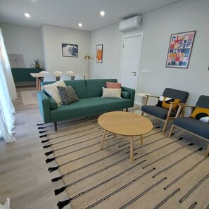 TV, stereo - Casa das Redes - Walk to Peniche Beach (Peniche)