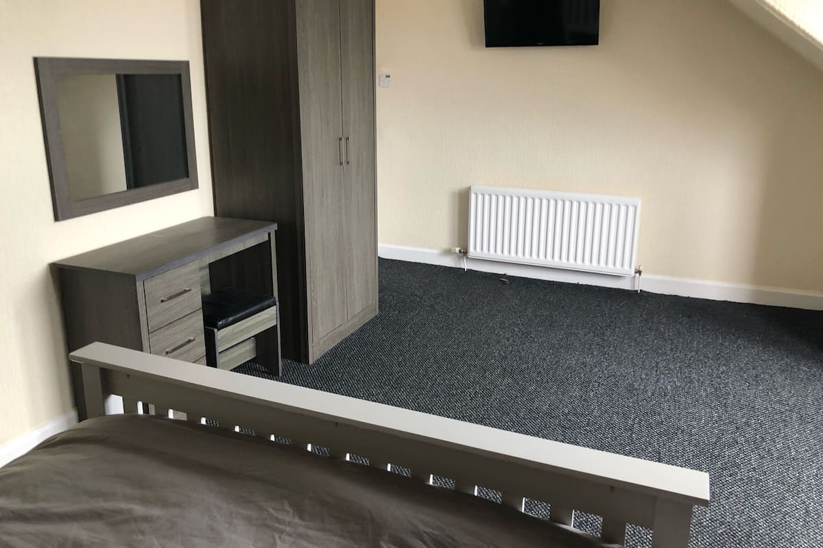 Desk, laptop workspace, free WiFi