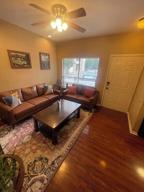 Interior - Cozy Private Condo in the Heart of  Downtown San Marcos! Community Pool! (San Marcos)