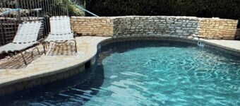 Cozy Private Condo in the Heart of  Downtown San Marcos! Community Pool!