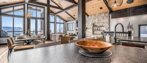 Luxury Chalet, 4 Bedrooms, Mountain View, Mountainside | Living area