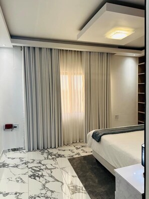 1 habitación, tabla de planchar con plancha, wifi y ropa de cama