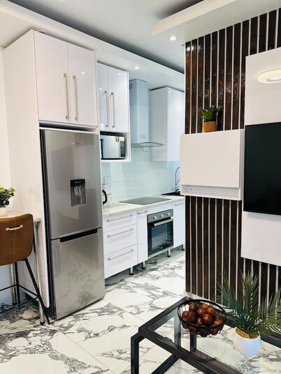 Super Luxurious Modern Apartment. Cozy, private and just 3km from Windhoek CBD.