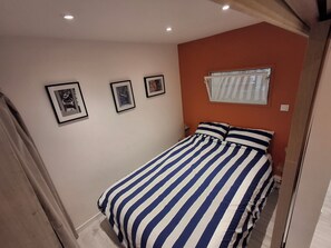 1 chambre, fer et planche à repasser, Wi-Fi, draps fournis