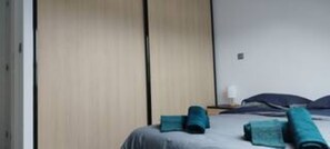 2 bedrooms, iron/ironing board, WiFi, bed sheets - Between lake and mountains, L'ange des Cimes welcomes you to Savines-le-Lac (Savines-le-Lac)