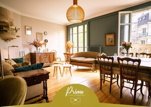 Interior - L'Aneto - Charme, Balcon, Home-cinema (Paris)